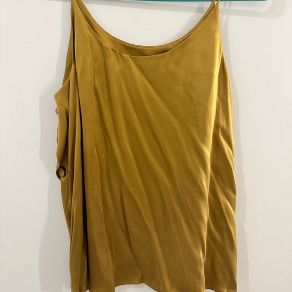 Silk camisole with details buttons on both sides - Picture 5 of 8